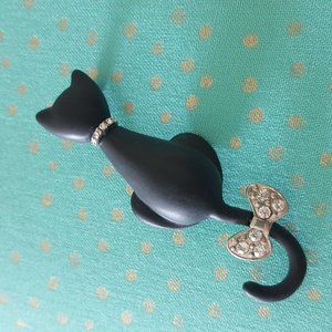 Cat brooch